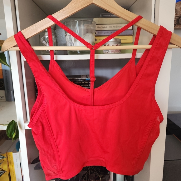 Nike 2-in-1 red cropped tank top - Picture 2 of 2